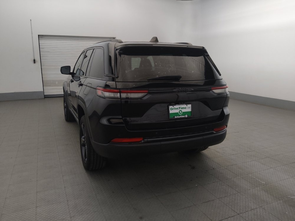 Used 2023 Jeep Grand Cherokee Altitude AWD/4WD image 6