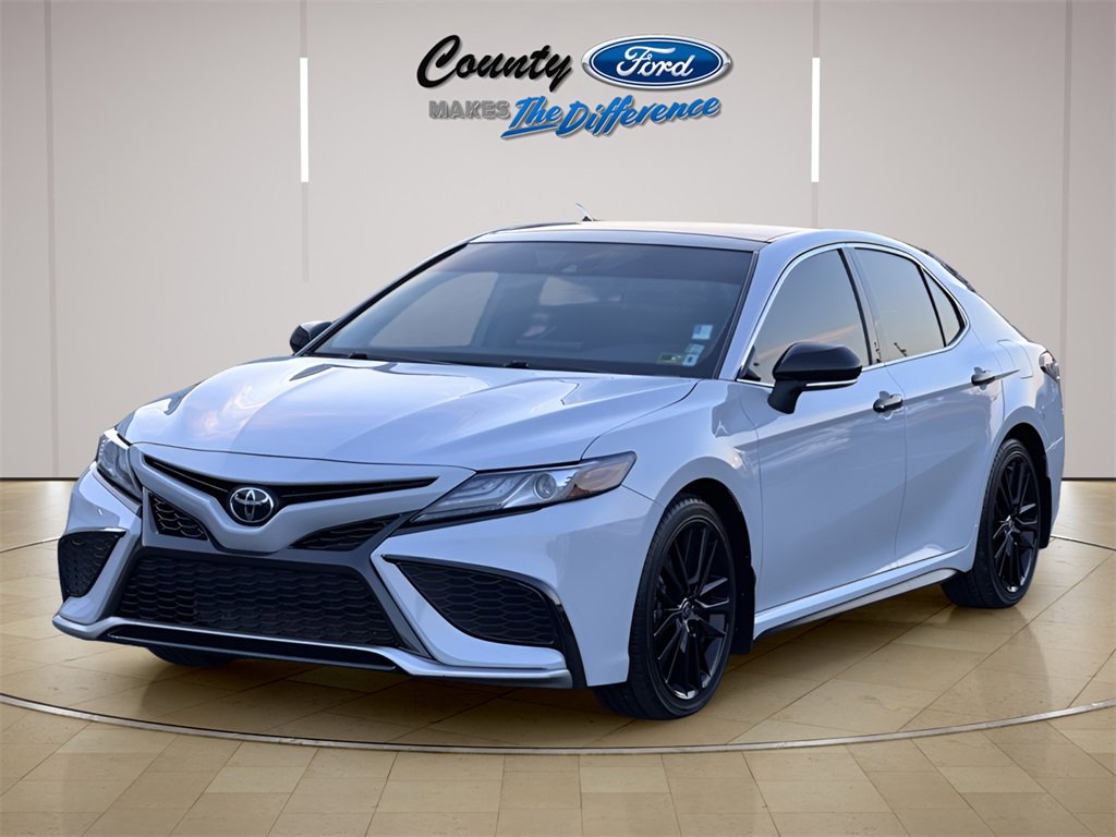 Used 2022 Toyota Camry XSE image 2