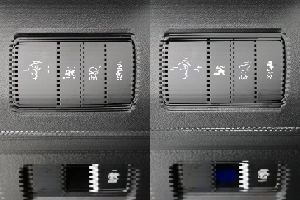 Used 2023 Hyundai Santa Fe SEL w/ Premium Package image 31