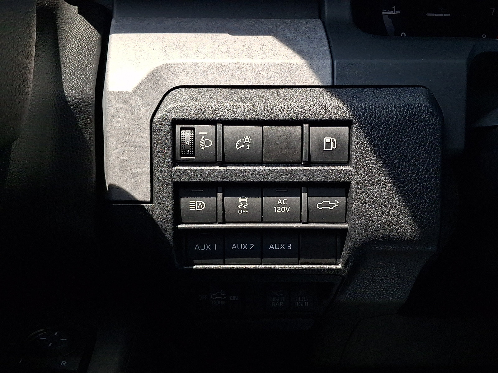 Used 2024 Toyota Tacoma 4x4 Double Cab Hybrid image 28