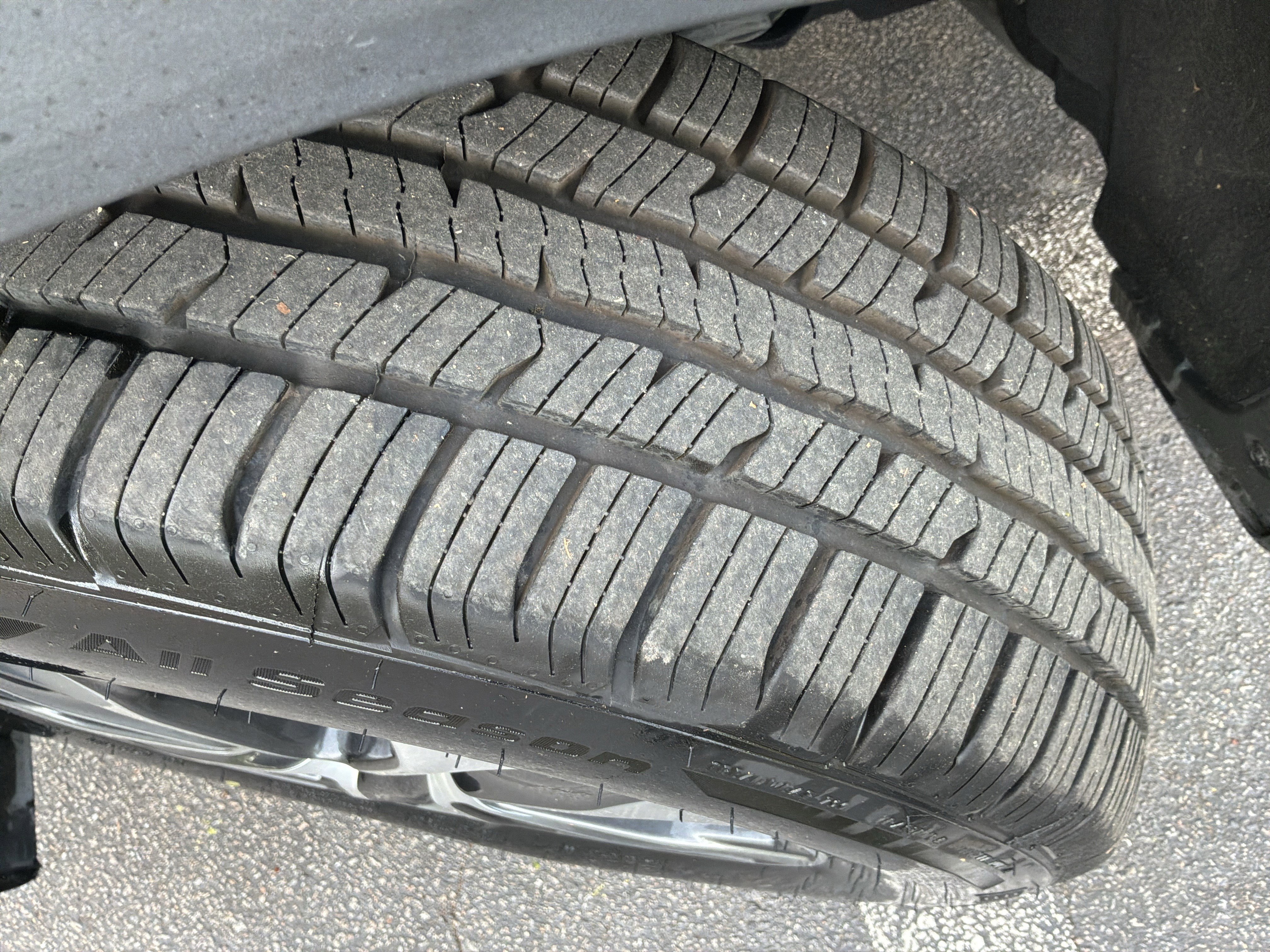 Used 2023 Toyota Highlander XLE image 12