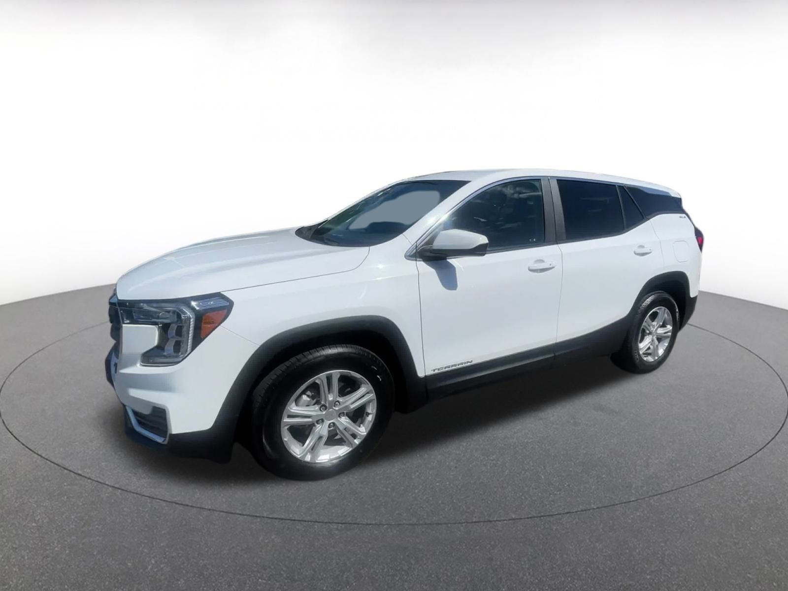 Used 2024 GMC Terrain SLE image 8