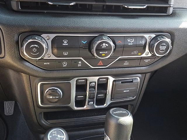 Used 2024 Jeep Gladiator Sport AWD/4WD image 18