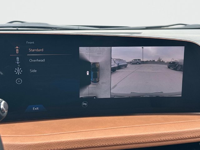 Used 2025 Cadillac XT4 Sport AWD/4WD image 4