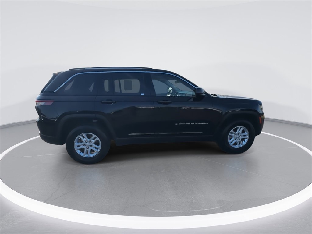 Used 2023 Jeep Grand Cherokee Laredo image 9