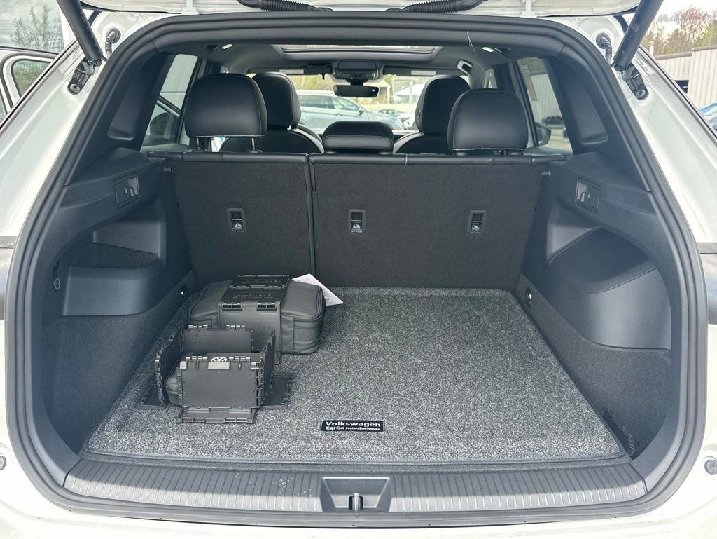 New 2026 Volkswagen Tiguan SE R-Line AWD/4WD image 22
