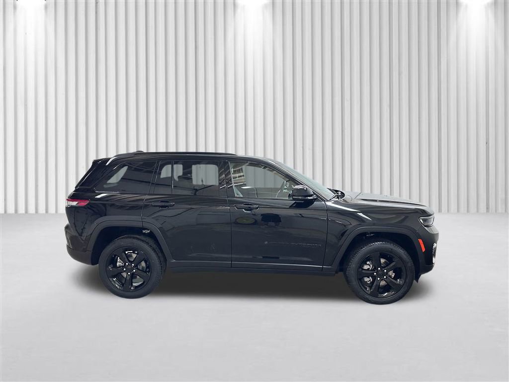 New 2025 Jeep Grand Cherokee Limited w/ Black Appearance Package image 3