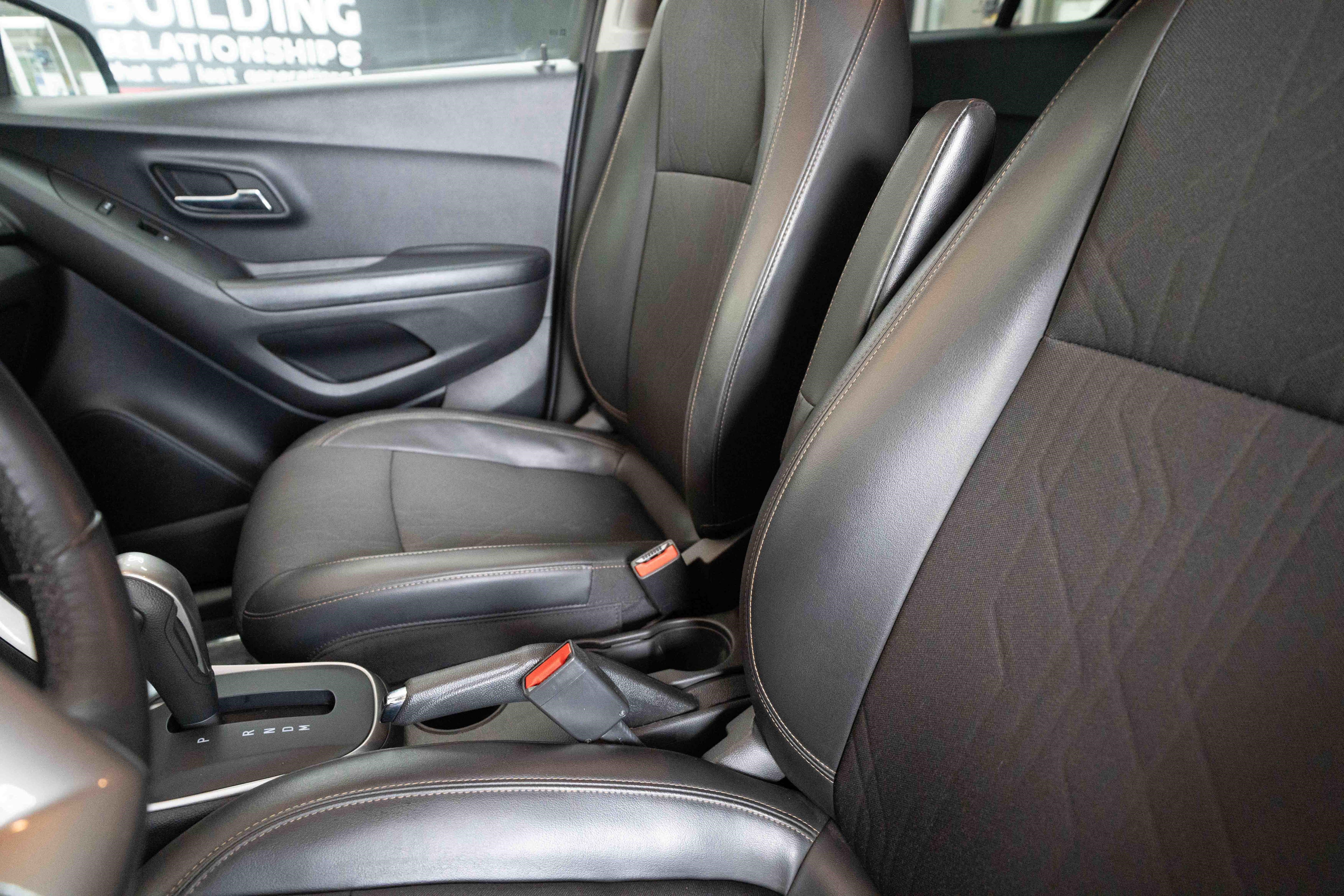 Used 2022 Chevrolet Trax LT w/ LT Convenience Package AWD/4WD image 10