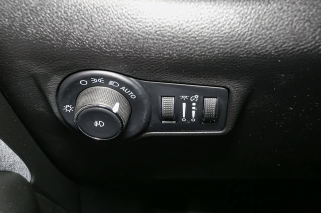 Used 2023 Jeep Compass Latitude w/ Convenience Group AWD/4WD image 34