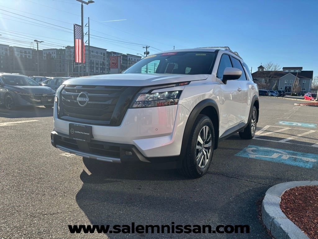 Certified 2025 Nissan Pathfinder SL w/ Lighting Package (N92) image 3