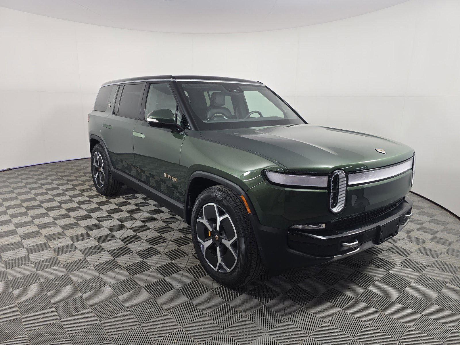 Used 2024 Rivian R1S Adventure AWD/4WD image 7