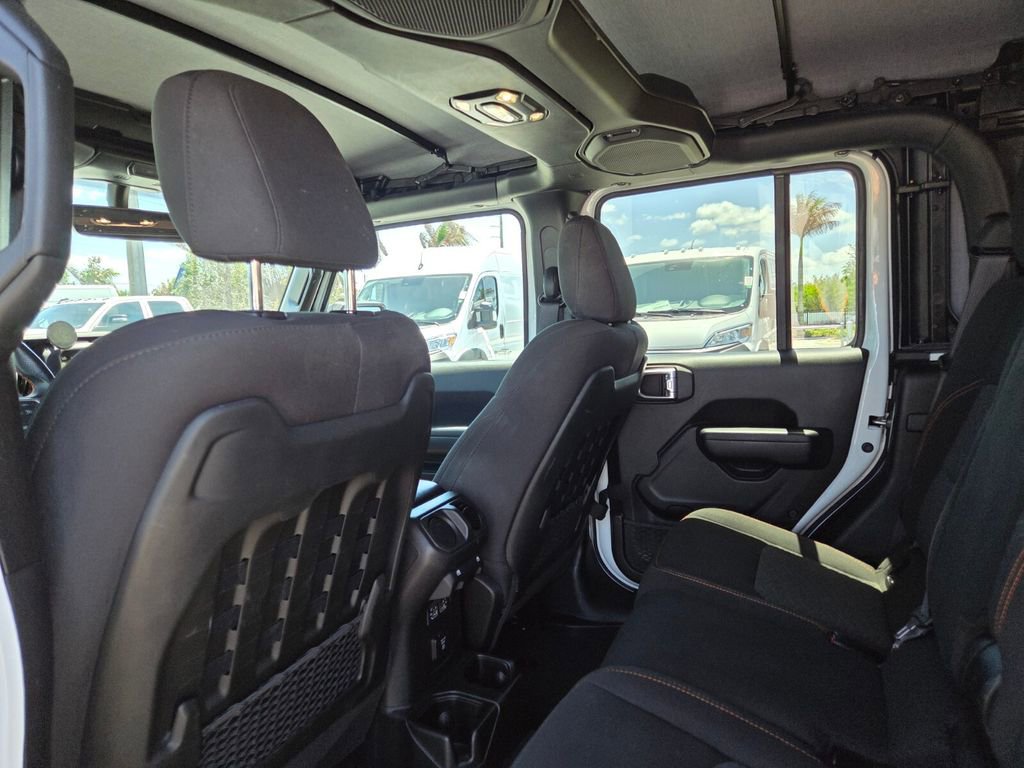 Used 2023 Jeep Gladiator Mojave AWD/4WD image 18