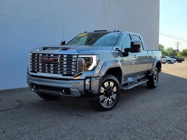 Used 2024 GMC Sierra 3500 Denali w/ Technology Package AWD/4WD image 1