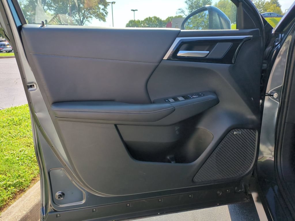 Used 2025 Mitsubishi Outlander SE AWD/4WD image 11