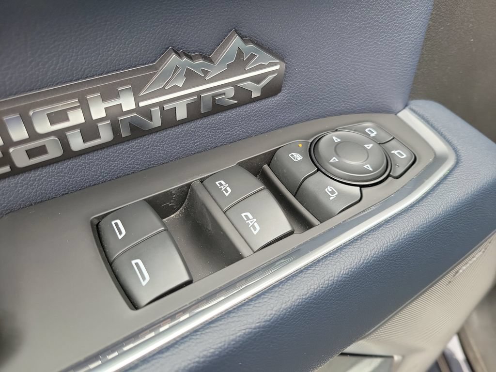 Used 2024 Chevrolet Silverado 1500 High Country w/ High Country Premium Package AWD/4WD image 18