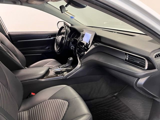 Used 2022 Toyota Camry SE FWD image 11
