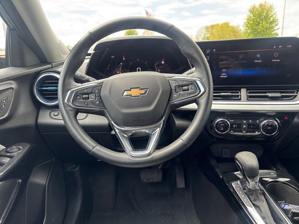 Certified 2025 Chevrolet Trax LT w/ LT Convenience Package FWD image 15