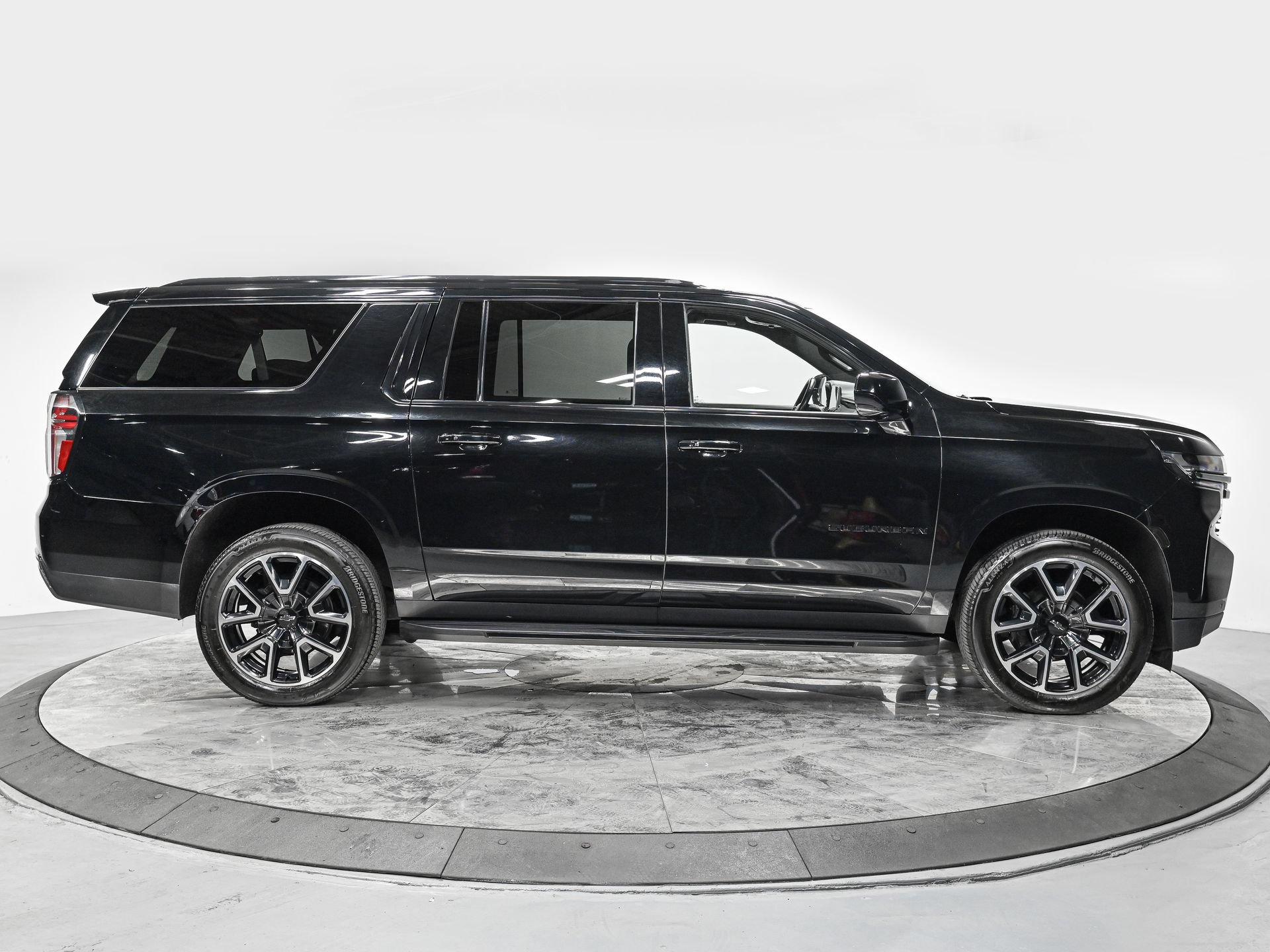 Used 2022 Chevrolet Suburban RST AWD/4WD image 8