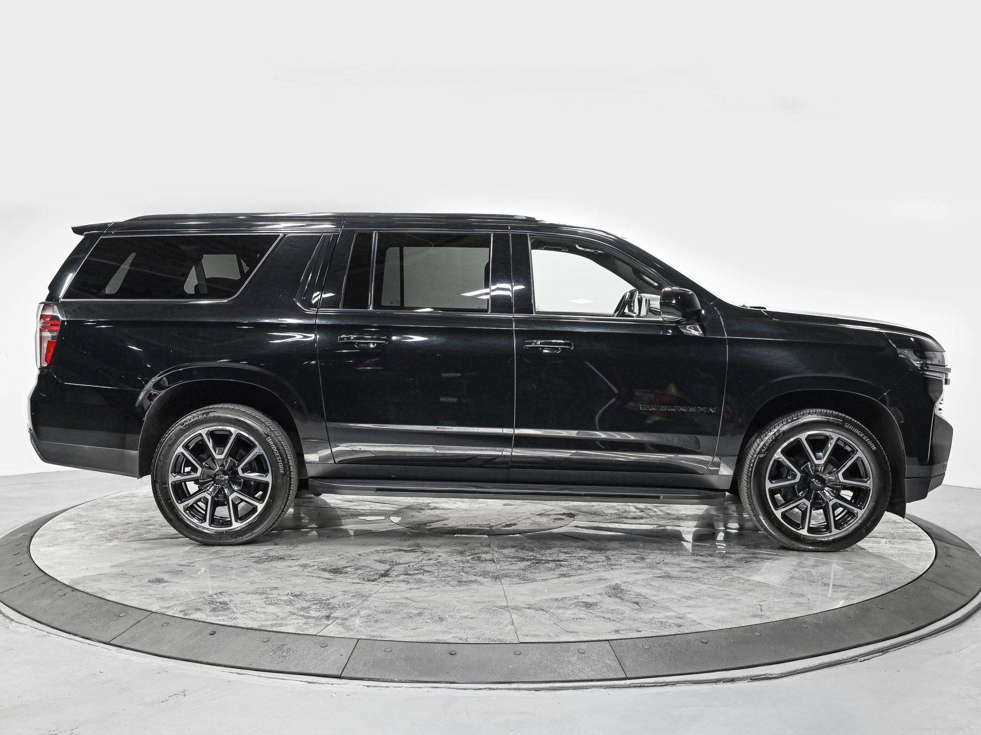 Used 2022 Chevrolet Suburban RST AWD/4WD image 8