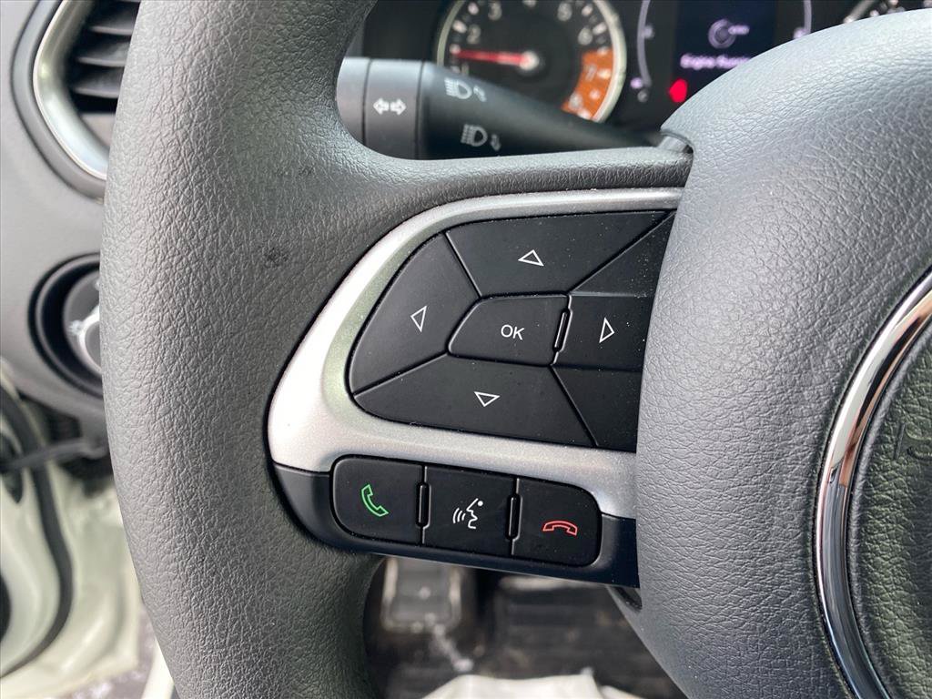 Used 2023 Jeep Renegade Latitude AWD/4WD image 18