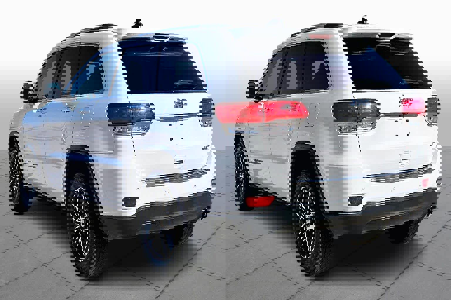 Used 2018 Jeep Grand Cherokee Limited image 11