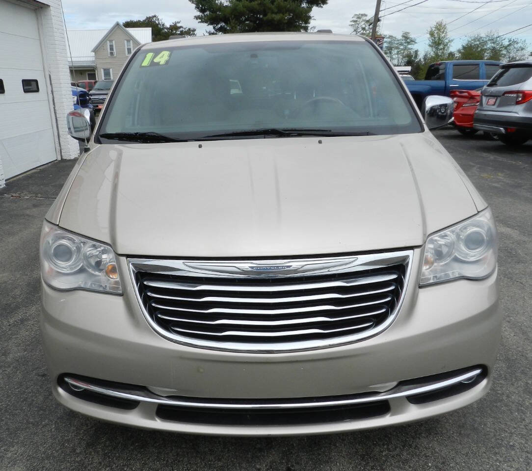 Used 2014 Chrysler Town & Country Limited w/ Luxury Group image 4
