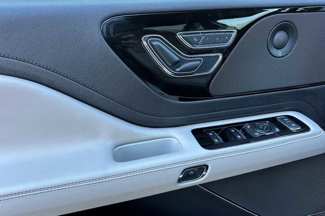 Used 2025 Lincoln Aviator Reserve w/ Jet Appearance Package image 10