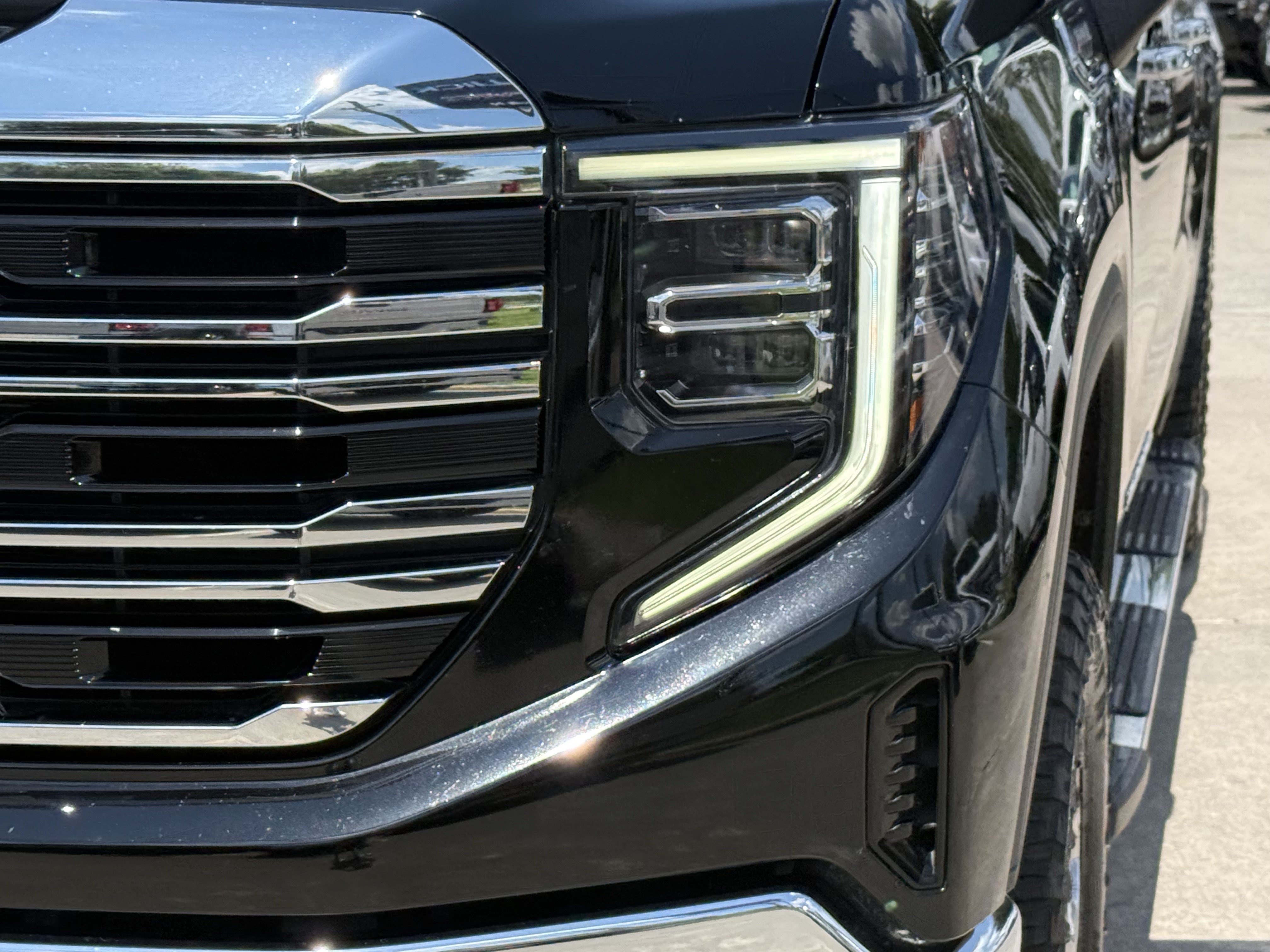 Used 2024 GMC Sierra 1500 SLT AWD/4WD image 11