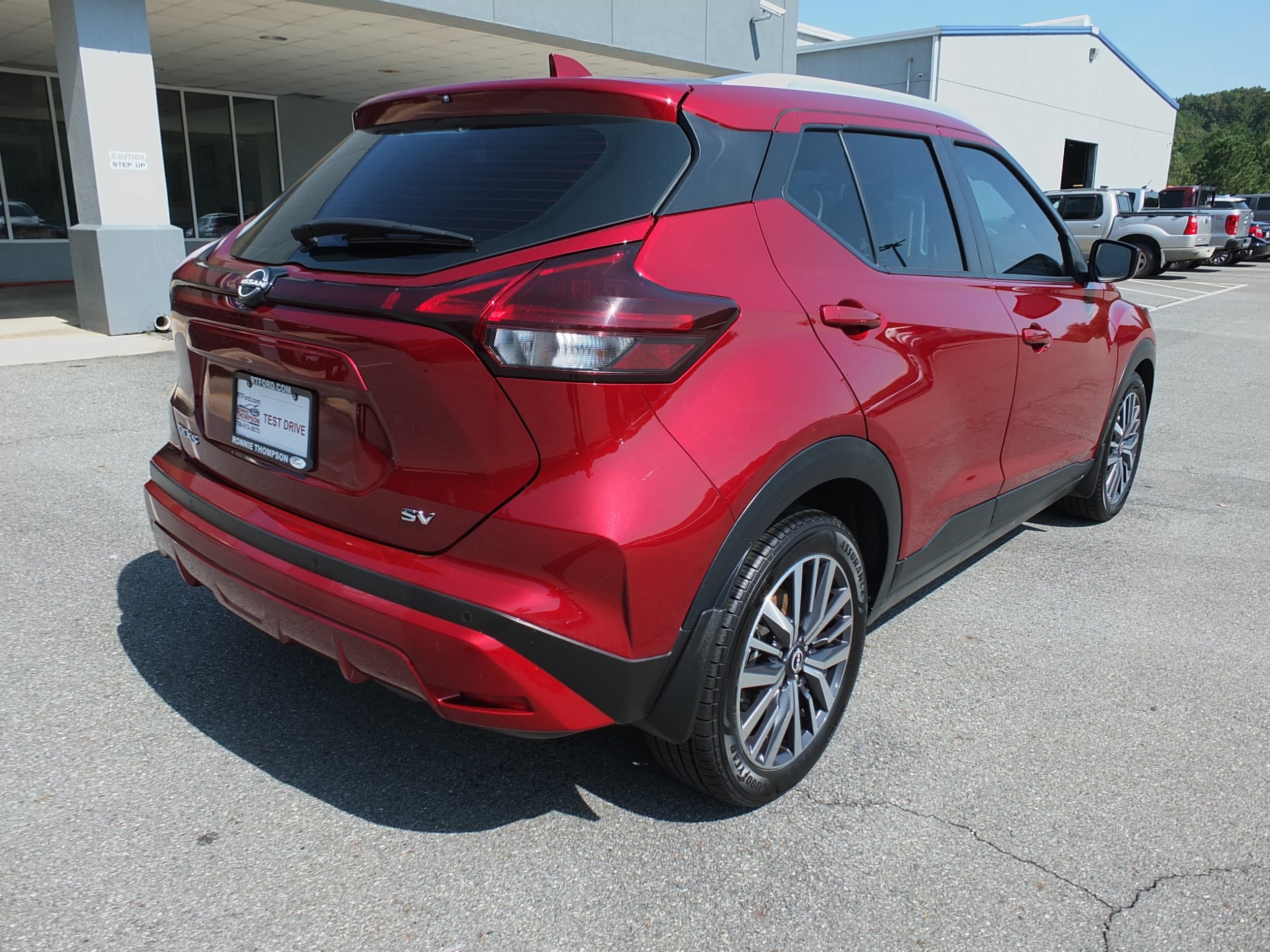 Used 2023 Nissan Kicks SV FWD image 3
