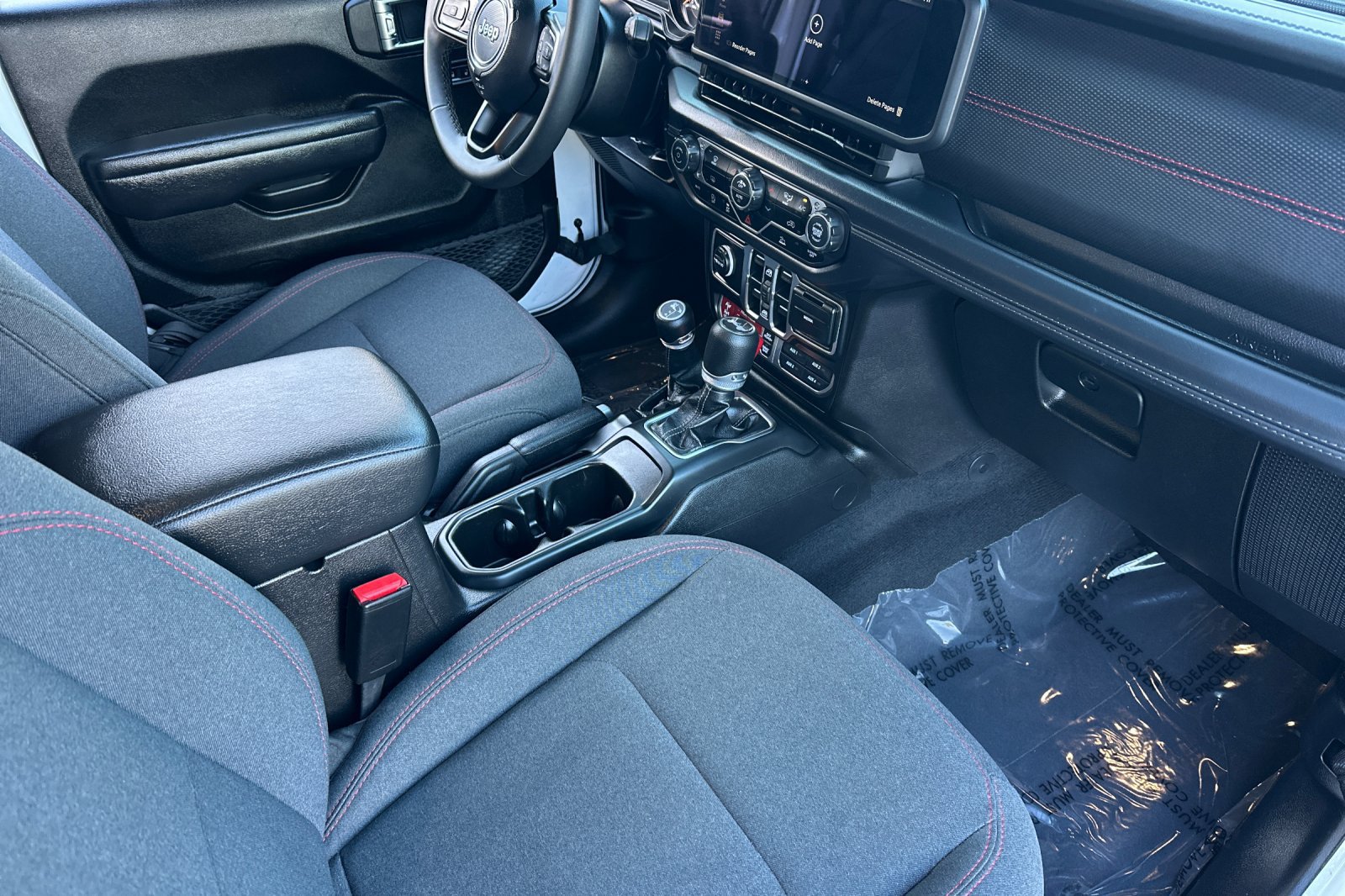 Used 2026 Jeep Wrangler Unlimited Rubicon AWD/4WD image 15