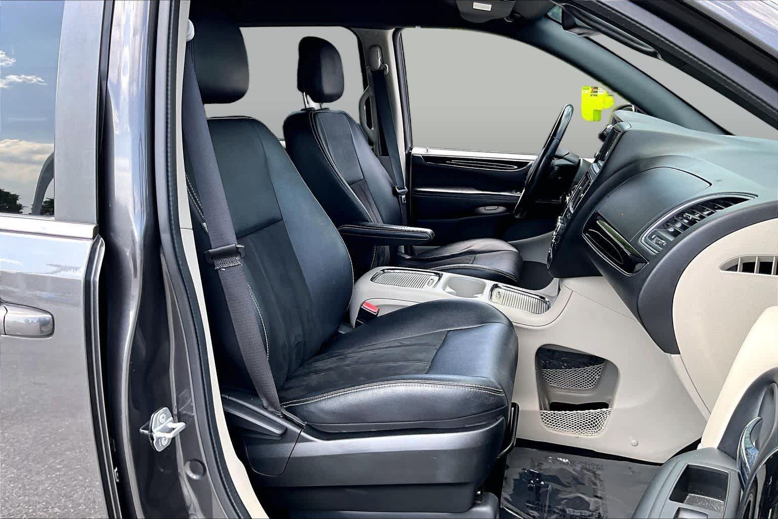 Used 2019 Dodge Grand Caravan SXT FWD image 9