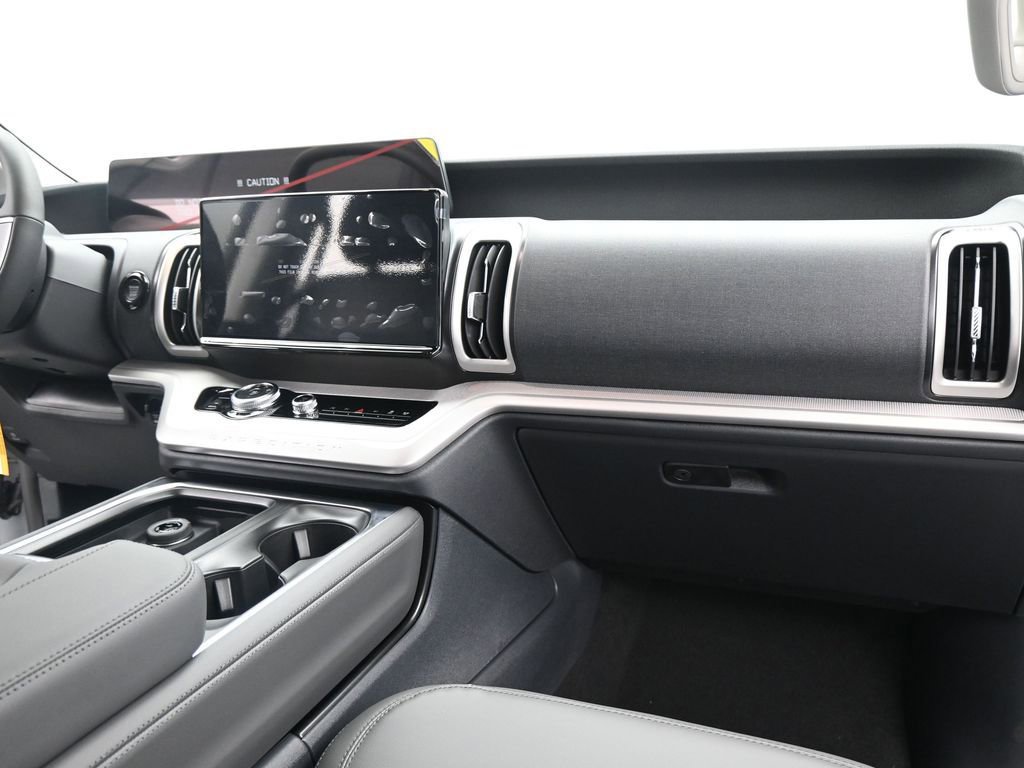 New 2026 Ford Expedition Active image 2