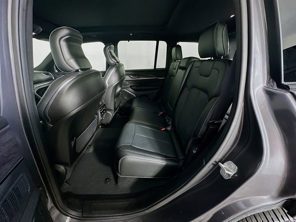 Certified 2025 Jeep Grand Cherokee Overland w/ Luxury Tech Group IV image 37