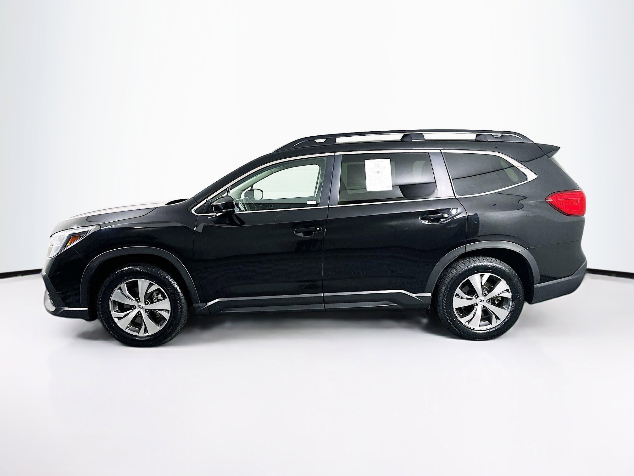 Used 2025 Subaru Ascent Premium image 4