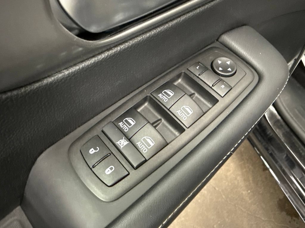 Used 2026 Chrysler Pacifica Select FWD image 24