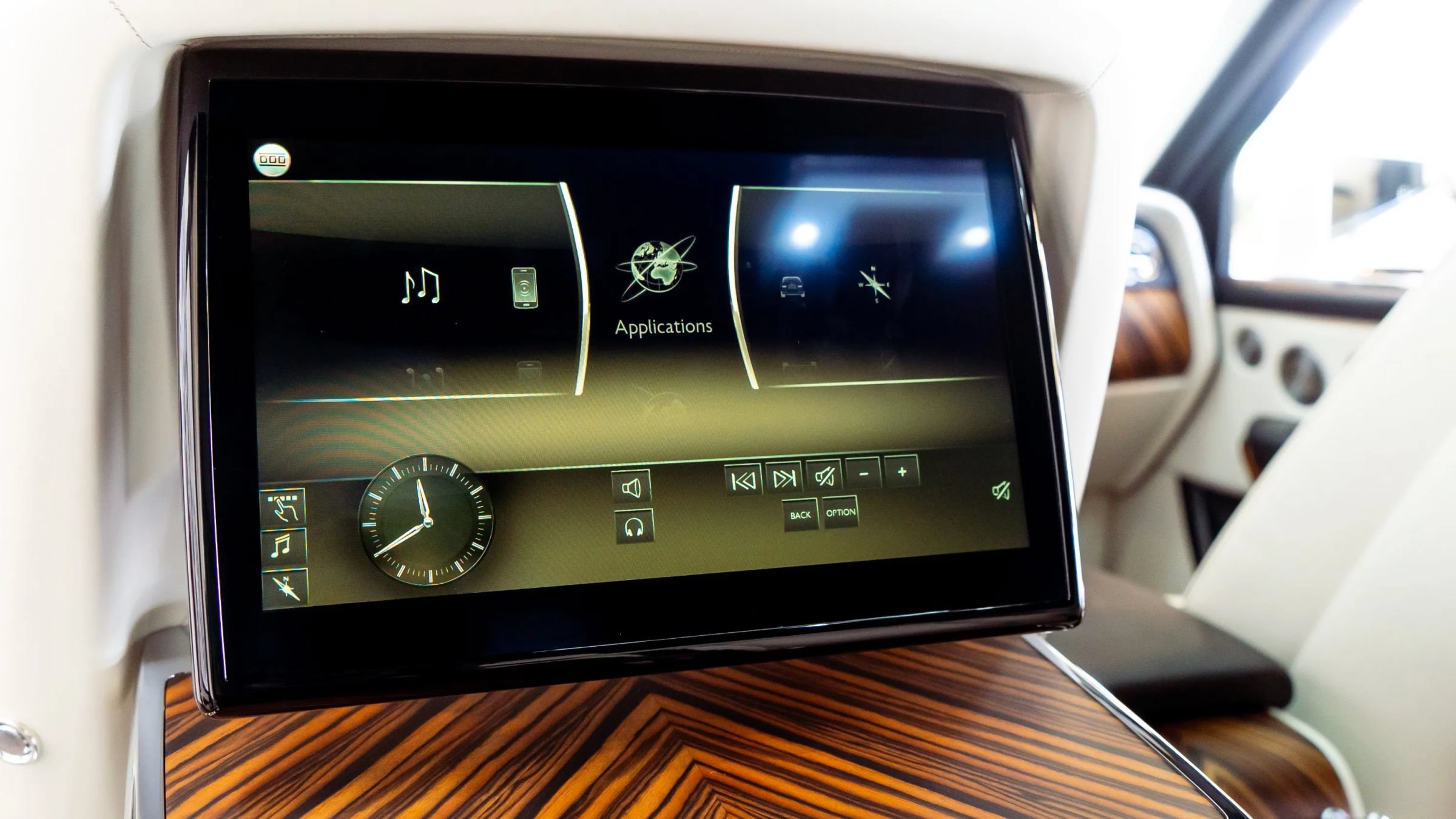 Used 2019 Rolls-Royce Cullinan AWD/4WD image 32