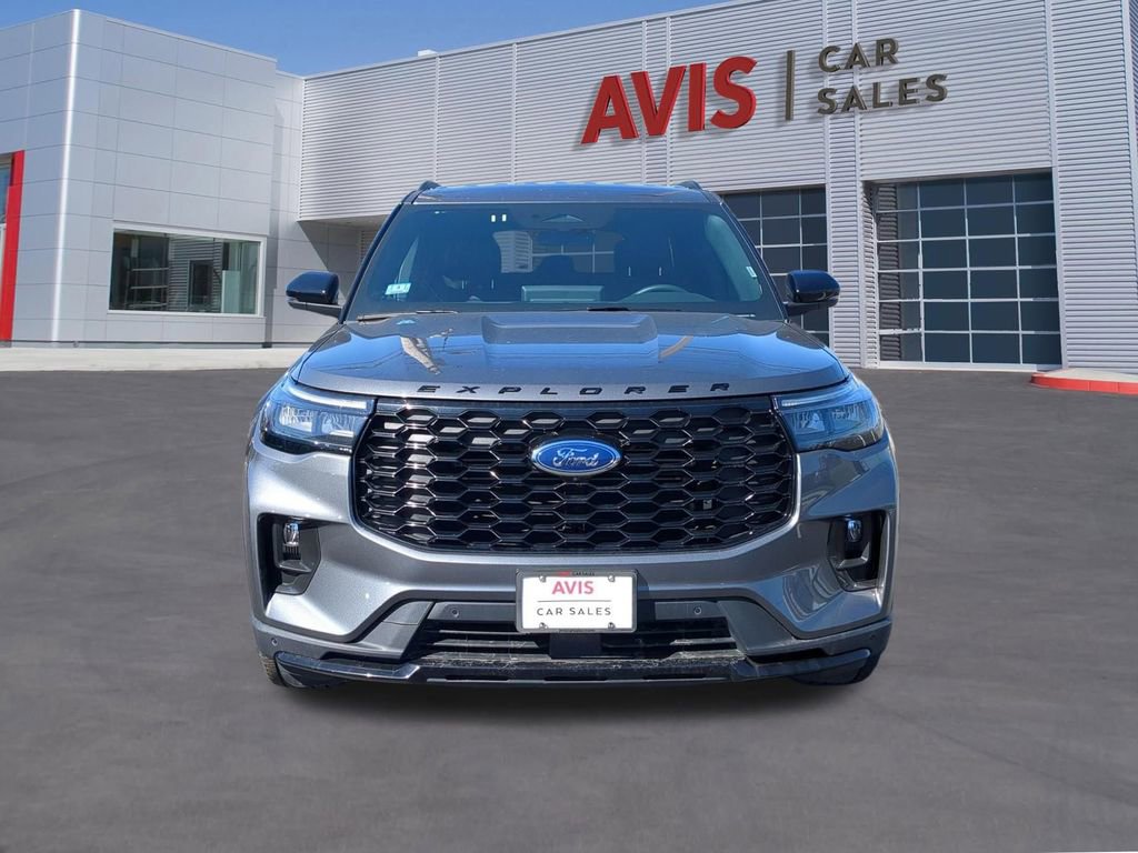 Used 2025 Ford Explorer ST-Line w/ ST-Line Street Pack image 2