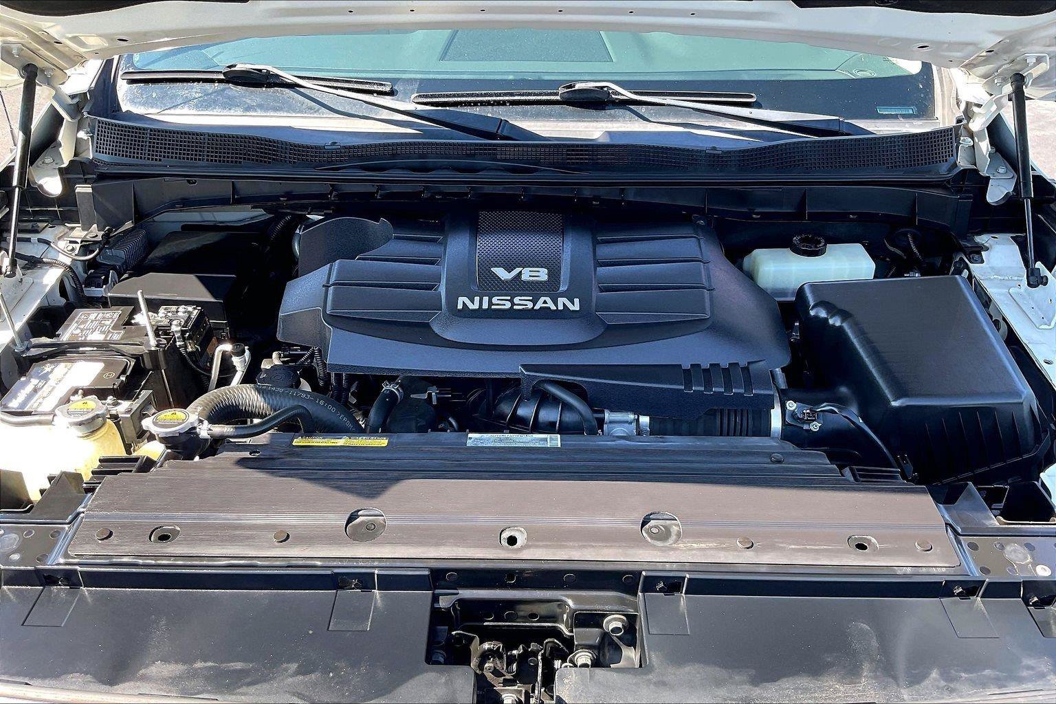 Used 2018 Nissan Titan SL w/ Chrome Package AWD/4WD image 11