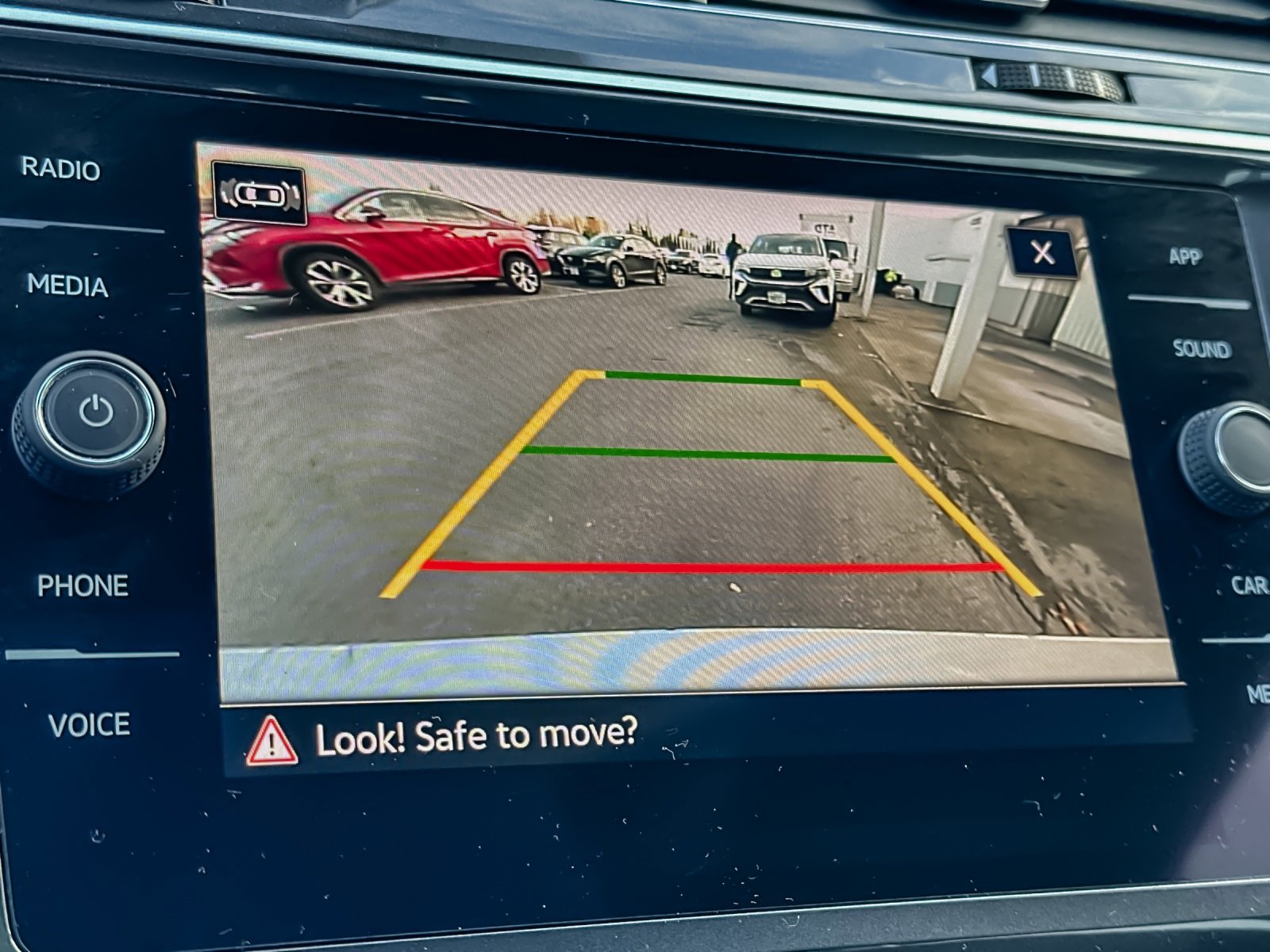 Used 2022 Volkswagen Tiguan SE R-Line image 19