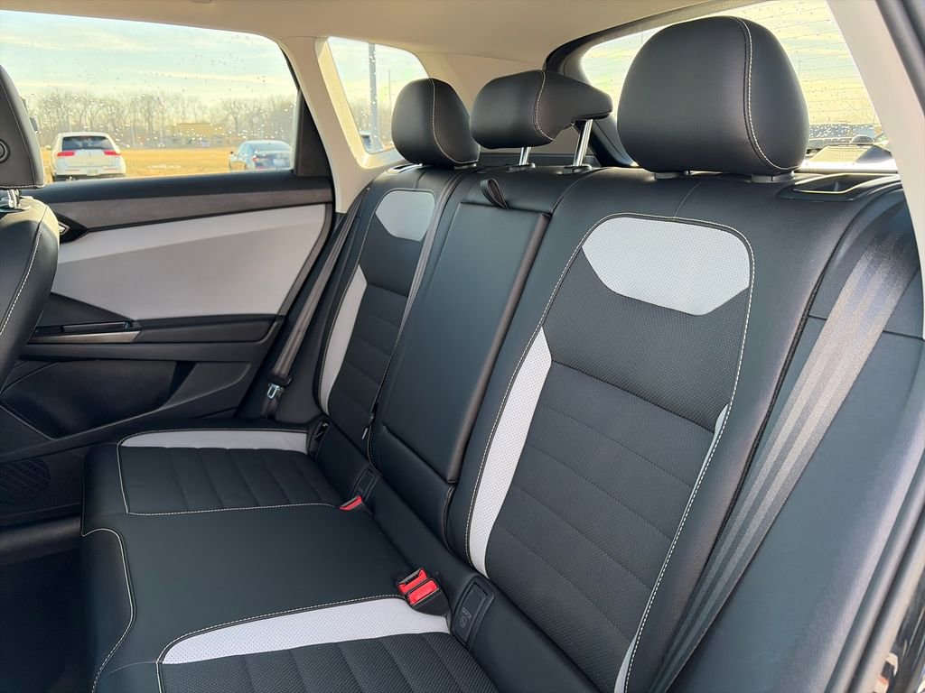 Used 2022 Volkswagen Taos SEL image 31