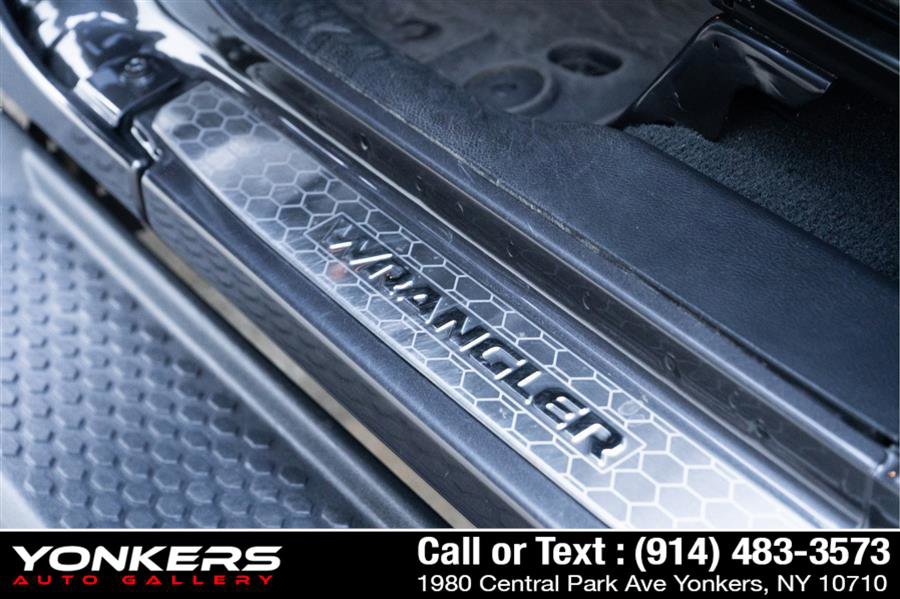 Used 2023 Jeep Wrangler Unlimited Rubicon w/ Safety Group AWD/4WD image 31