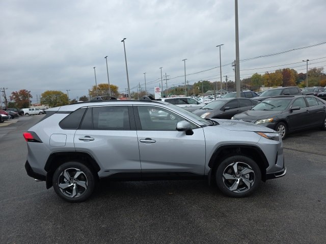 New 2025 Toyota RAV4 SE image 4