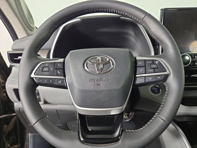 Used 2024 Toyota Highlander Limited image 22