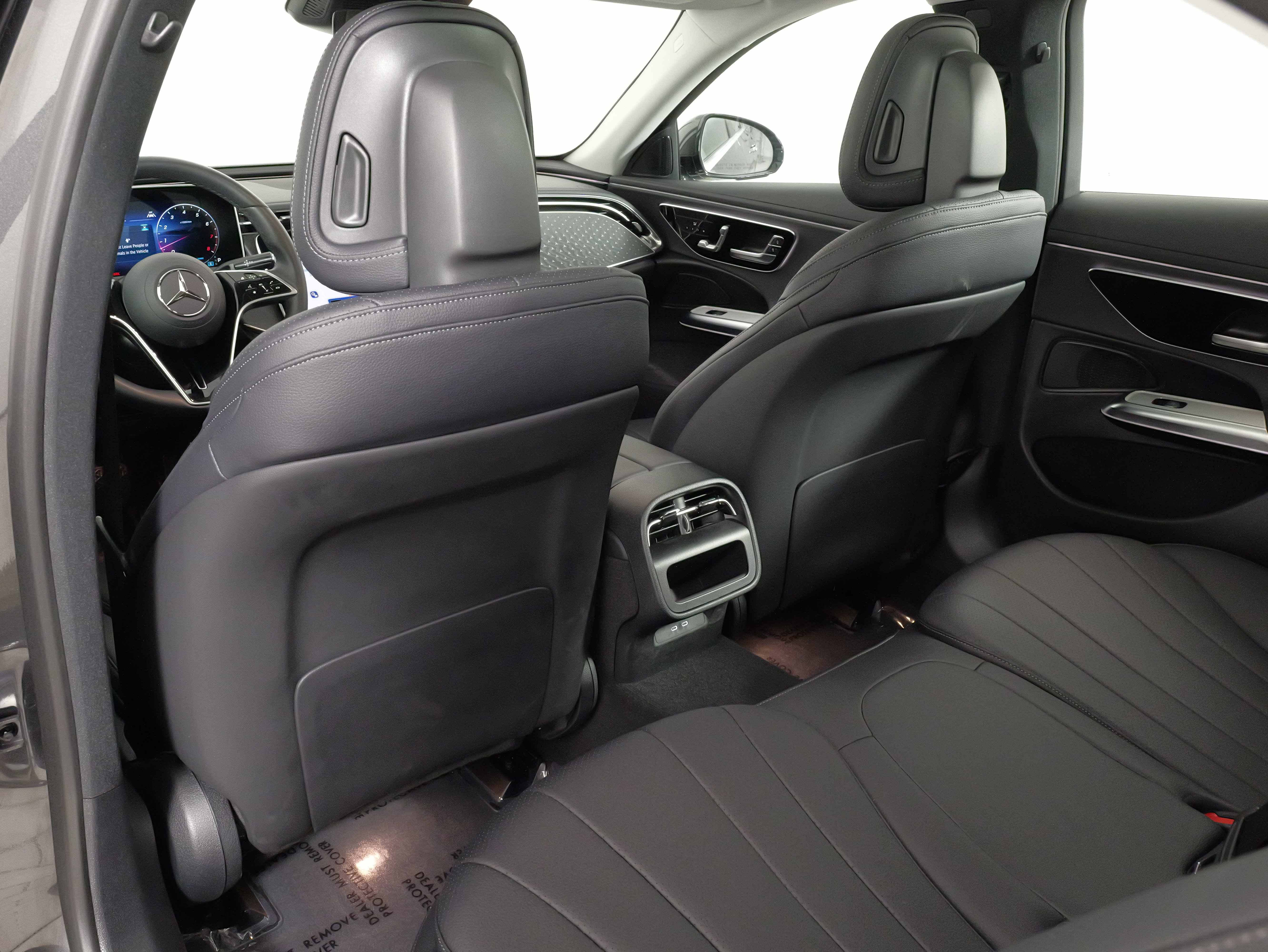 Used 2025 Mercedes-Benz E 350 4MATIC Sedan image 35