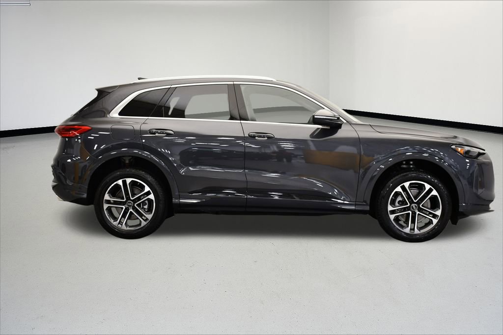 Used 2025 Audi Q5 Premium w/ Convenience Package image 6