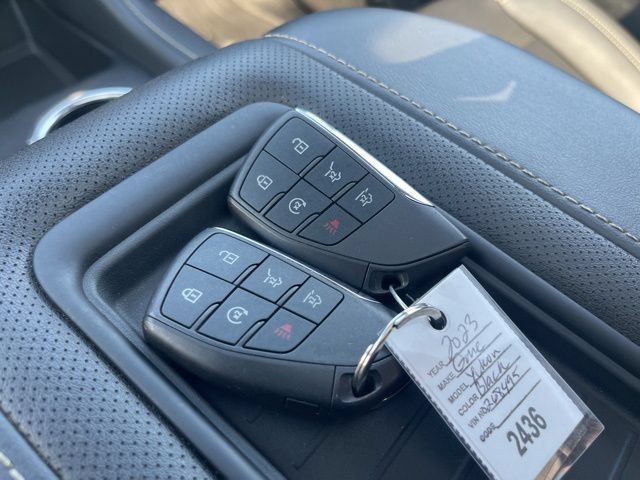 Used 2023 GMC Yukon SLT w/ SLT Premium Package AWD/4WD image 29