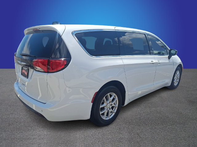 New 2027 Chrysler Pacifica LX FWD image 3