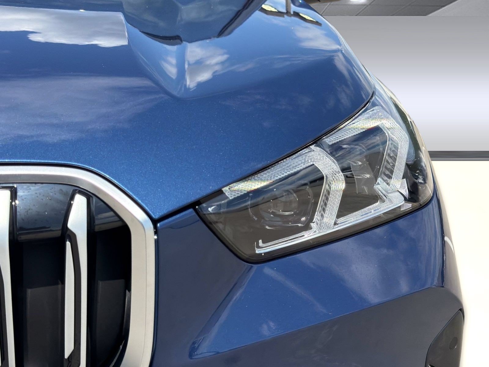Used 2025 BMW X1 xDrive28i AWD/4WD image 11