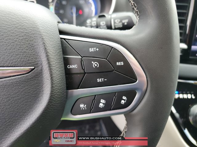 Used 2023 Chrysler Pacifica Touring-L image 21