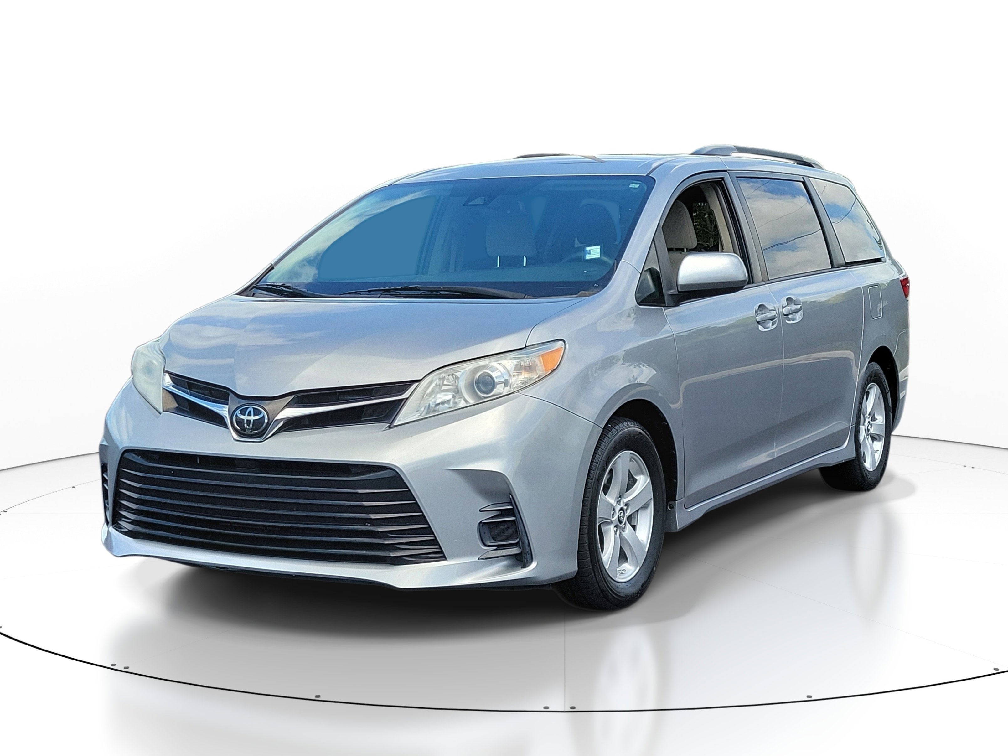 Used 2018 Toyota Sienna LE FWD image 3